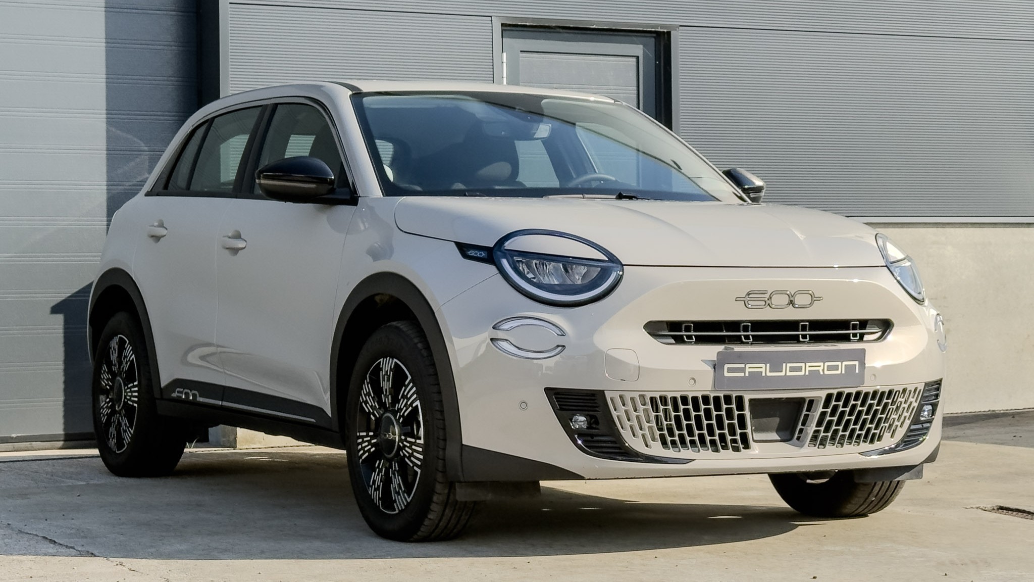 Fiat 600 1.2 Hybrid 2025 – Automatisch / Camera / 7″ Full Digital Instrumentenpaneel / Carplay / 110 pk