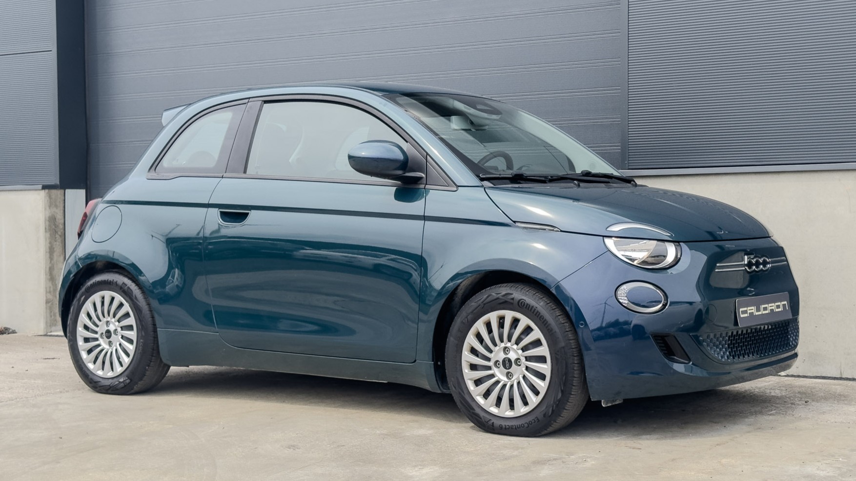 Fiat 500E Long Range / Carplay / CAMERA / 43 KWH / 10" TOUCHSCREEN Fiat 500E Long Range / Carplay / CAMERA / 43 KWH / 10″ TOUCHSCREEN