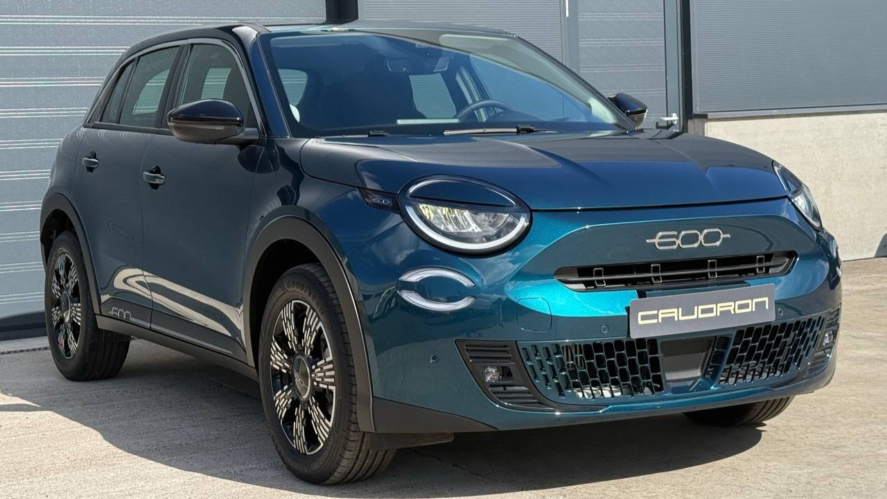 photo_2_2026-08-26_17-26-18 π Fiat 600 1.2 Hybrid 2025 – Automatisch / Camera / 7″ Full Digital Instrumentenpaneel / Carplay / 110 pk