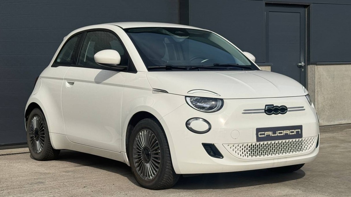 Fiat 500E Long Range / Carplay / 43 KWH / 10" TOUCHSCREEN / ALU Velgen Fiat 500E Long Range / Carplay / 43 KWH / 10″ TOUCHSCREEN / ALU Velgen