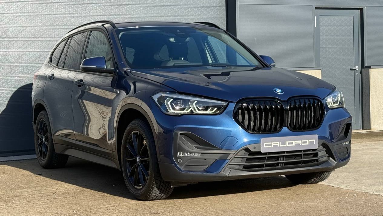 BMW X1 xDrive 25e Advantage / LEDER / ZETELVERW. / CAMERA / SUV – IN OPDRACHT VAN KLANT