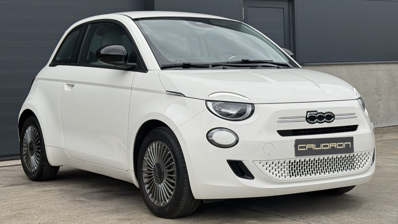 Fiat 500 1.0 Hybrid Icone 'FireFly' 2026 / 10" touchscreen / Carplay / Alu Velgen / Nieuwstaat Fiat 500 1.0 Hybrid Icone ‘FireFly’ 2026 / 10″ touchscreen / Carplay / Alu Velgen / Nieuwstaat